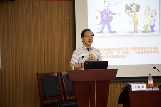 大秀直播
马克思主义学院院长肖铁岩教授授课.jpg